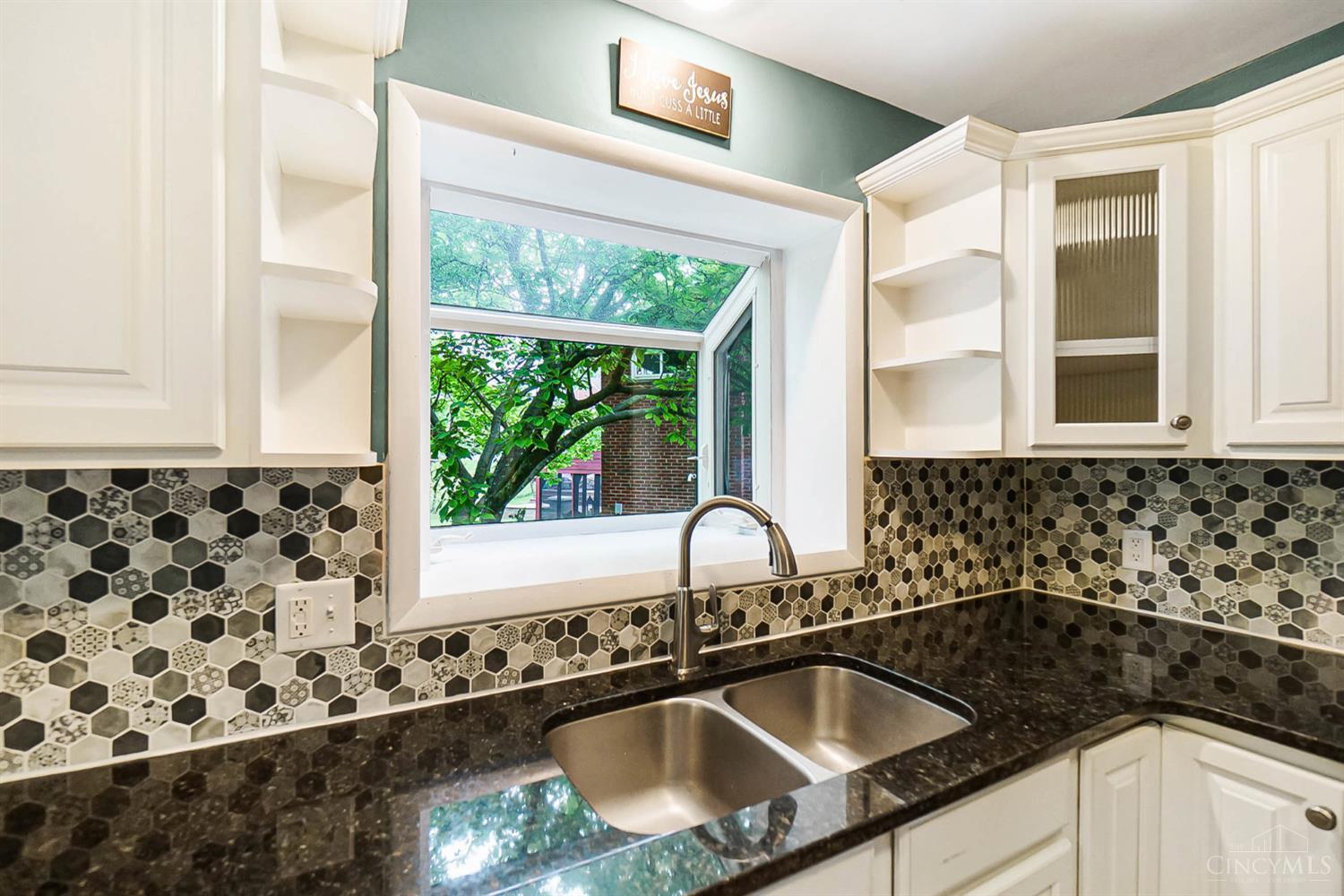 5796 Green Acres Court, Cincinnati, Ohio image 8