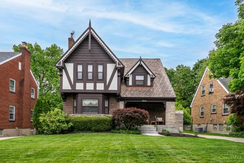 Photo of 3846 Drakewood Drive, Cincinnati, OH 45209 (MLS # 1877996)