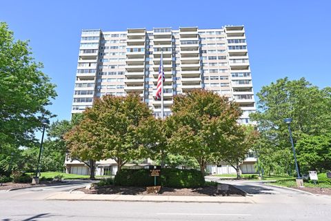 Photo of 2324 Madison Road #602, Cincinnati, OH 45208 (MLS # 1857427)