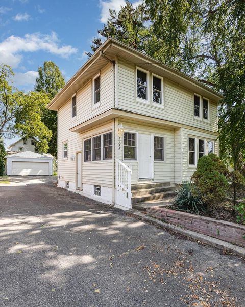 Photo of 1944 Rockland Avenue, Cincinnati, OH 45230 (MLS # 1854724)