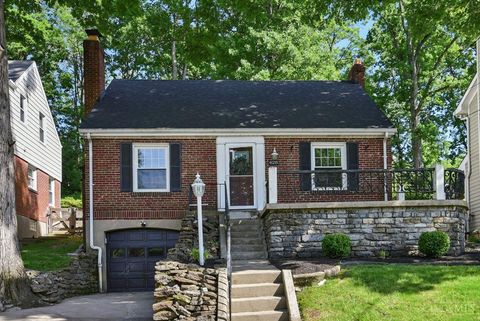 Photo of 628 Rushton Road, Cincinnati, OH 45226 (MLS # 1854832)