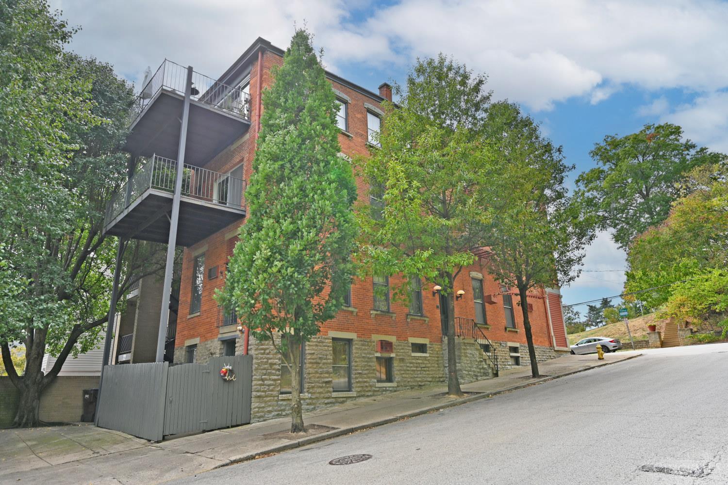 945 Parkside Place