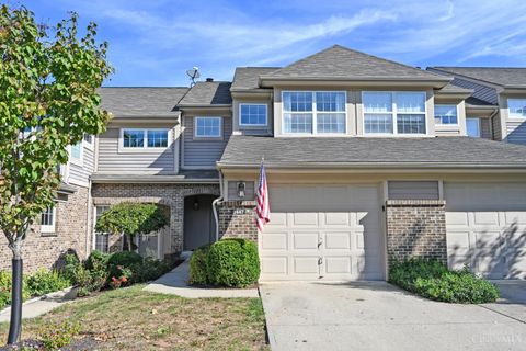 Photo of 2447 Coveyrun South, Cincinnati, OH 45230 (MLS # 1857541)
