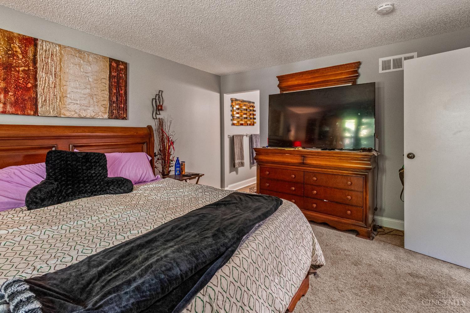 Fairfield, Ohio 45014, United States, 3 Bedrooms Bedrooms, ,3 BathroomsBathrooms,Residential,Active,222104