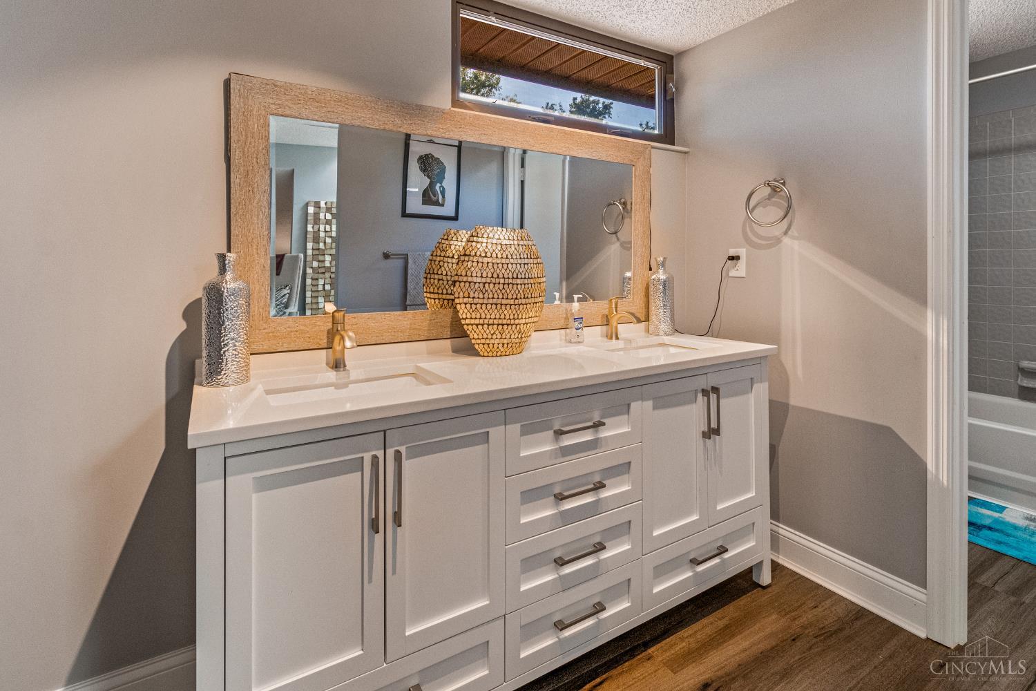 Fairfield, Ohio 45014, United States, 3 Bedrooms Bedrooms, ,3 BathroomsBathrooms,Residential,Active,222104