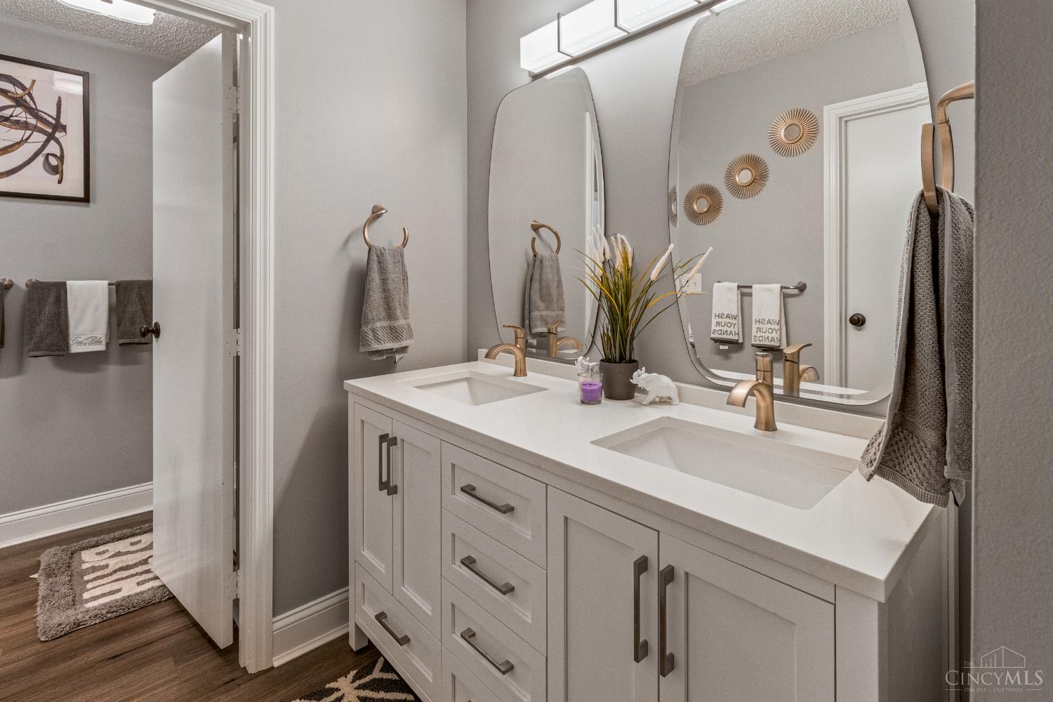 Fairfield, Ohio 45014, United States, 3 Bedrooms Bedrooms, ,3 BathroomsBathrooms,Residential,Active,222104