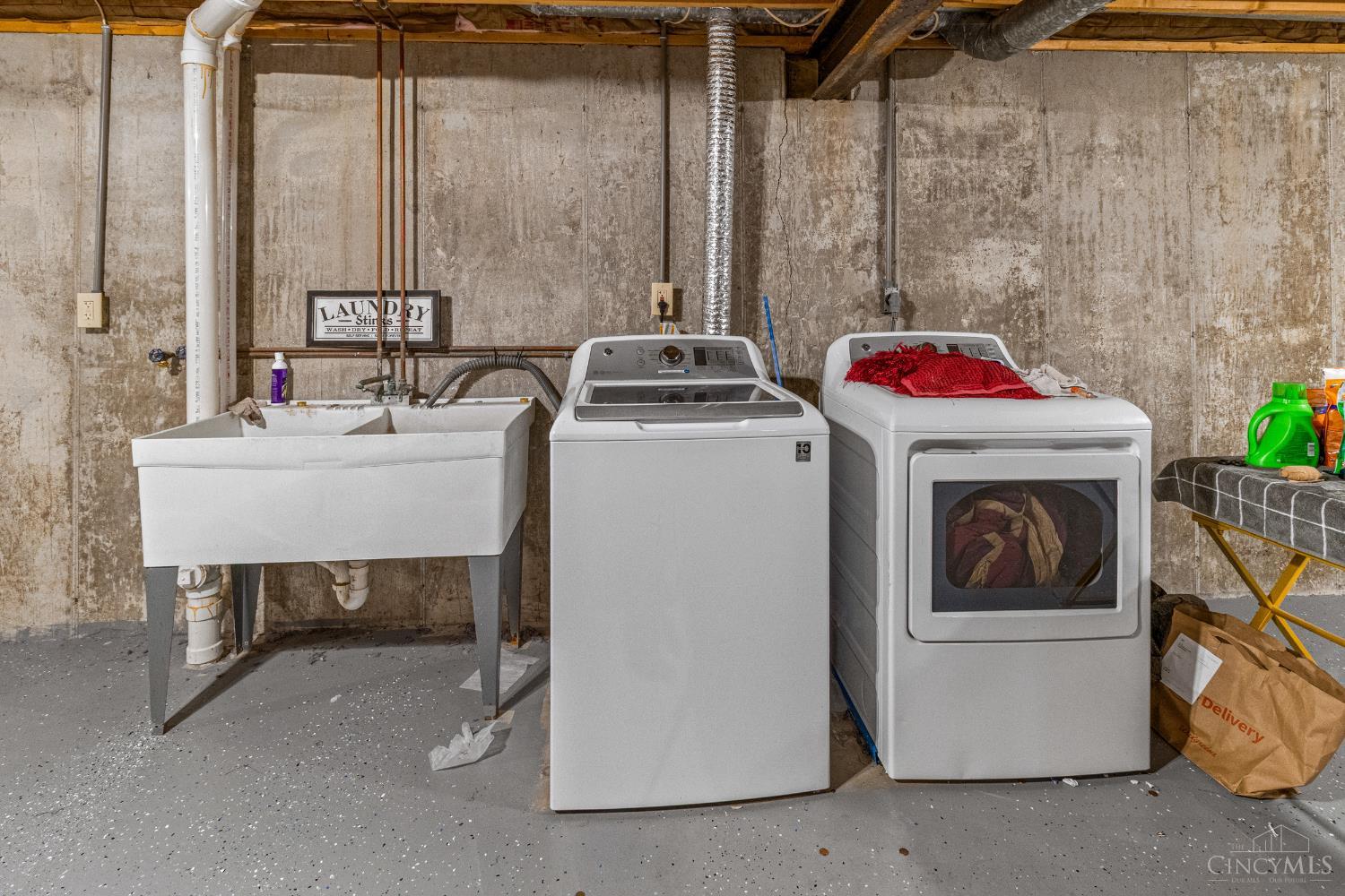 Fairfield, Ohio 45014, United States, 3 Bedrooms Bedrooms, ,3 BathroomsBathrooms,Residential,Active,222104