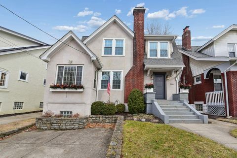 Photo of 2844 Markbreit Avenue, Cincinnati, OH 45209 (MLS # 1869197)