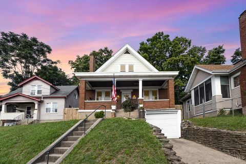 Photo of 1605 Ross Avenue, Cincinnati, OH 45205 (MLS # 1854732)
