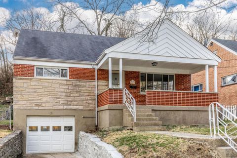 Photo of 723 Wilbud Drive, Cincinnati, OH 45205 (MLS # 1870921)