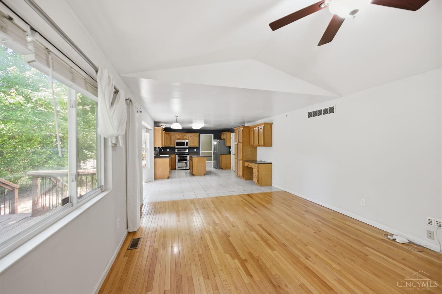 1087 Kingsview Court