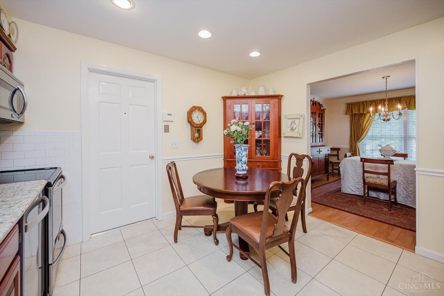 1513 Oak Knoll Court, Fairfield, Ohio image 7