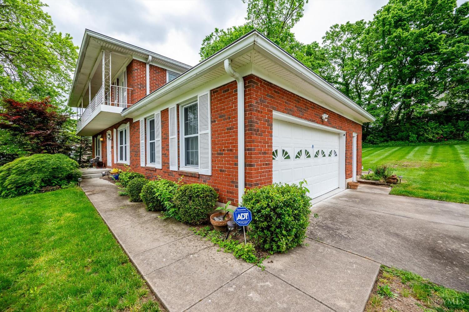 1513 Oak Knoll Court, Fairfield, Ohio image 3