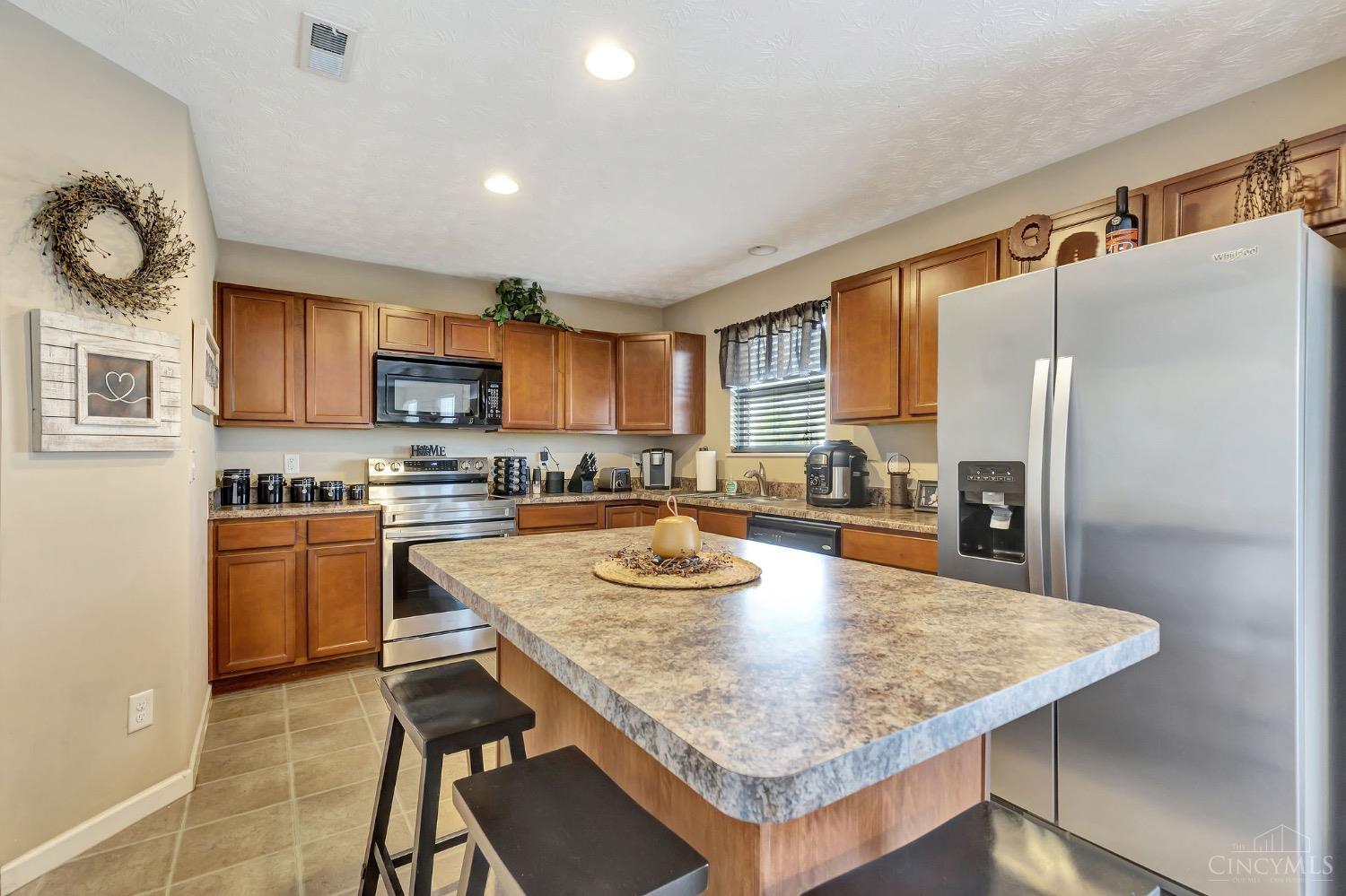 912 Regency Court, Trenton, Ohio image 2