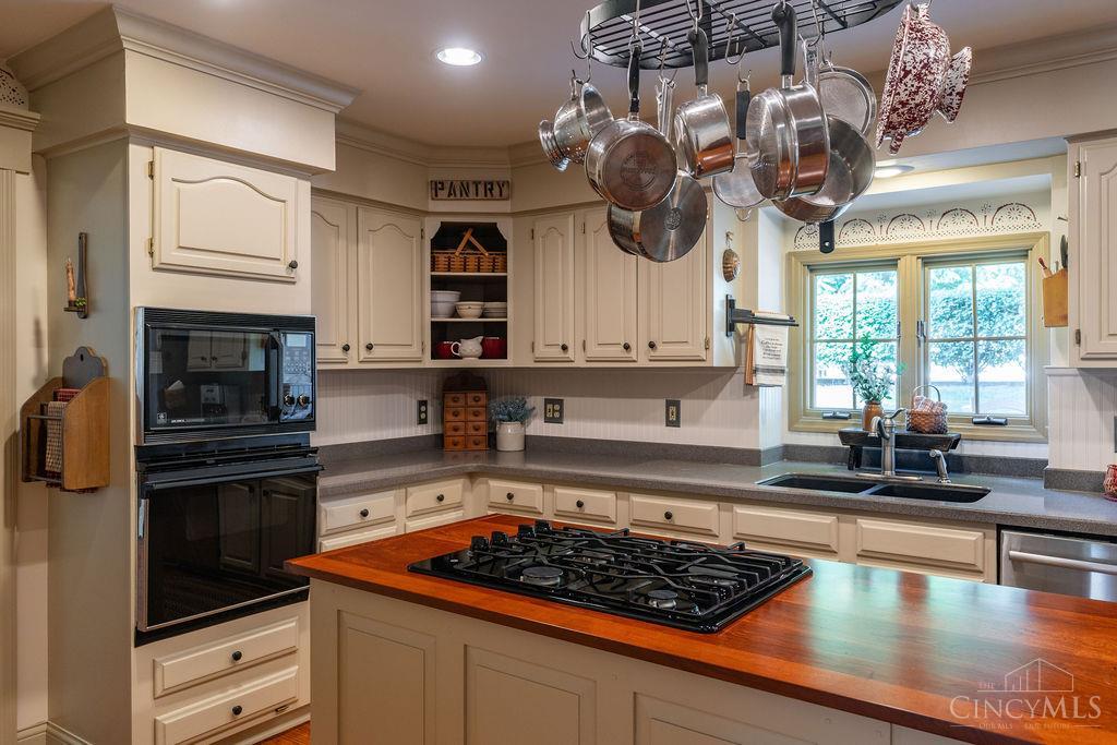 Fairfield, Ohio 45014, United States, 4 Bedrooms Bedrooms, ,3 BathroomsBathrooms,Residential,Active,169909