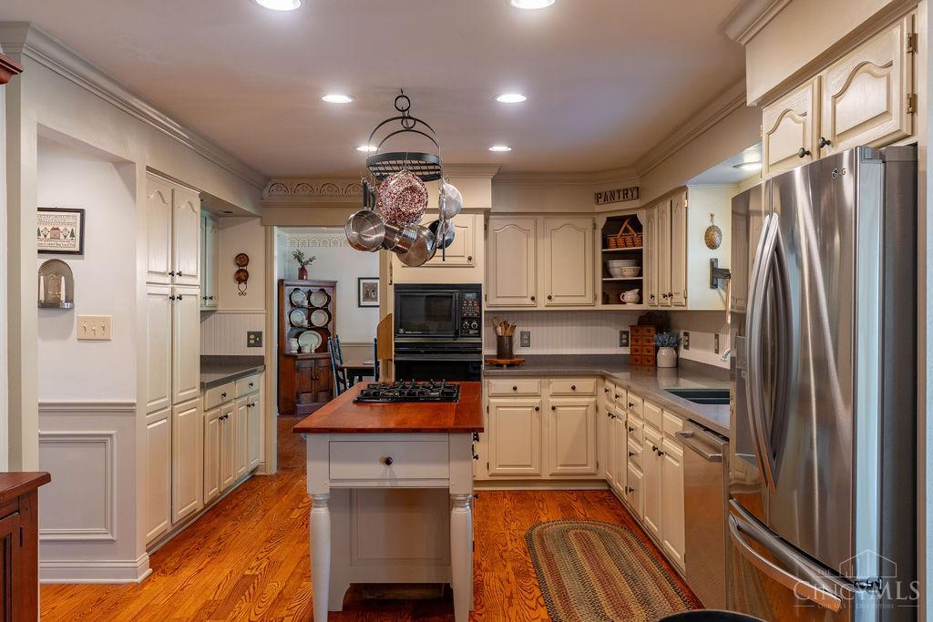 Fairfield, Ohio 45014, United States, 4 Bedrooms Bedrooms, ,3 BathroomsBathrooms,Residential,Active,169909