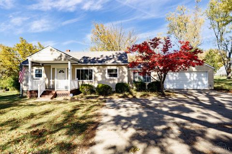 Photo of 1370 Ross Hanover Road, Hamilton, OH 45013 (MLS # 1861303)