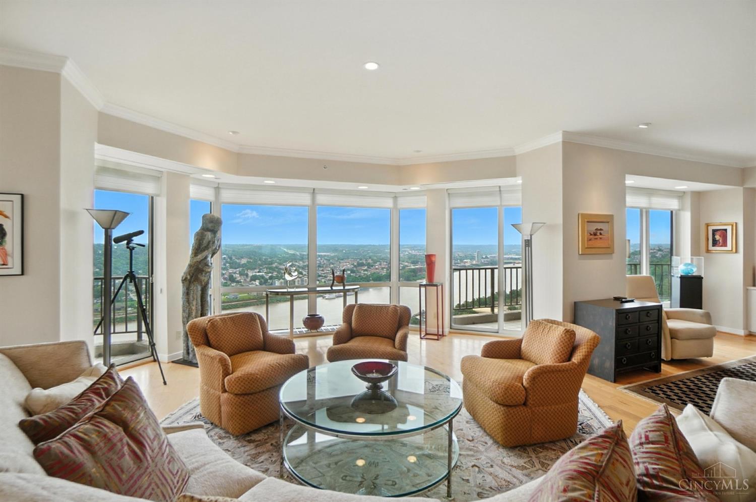 1201 Edgecliff Place 1091