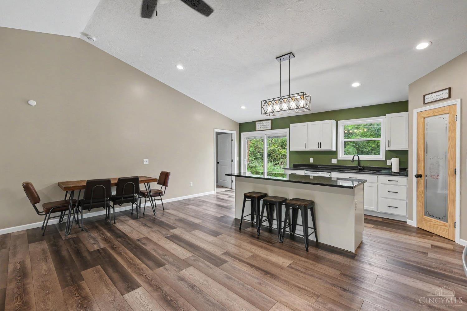 7425 King Road