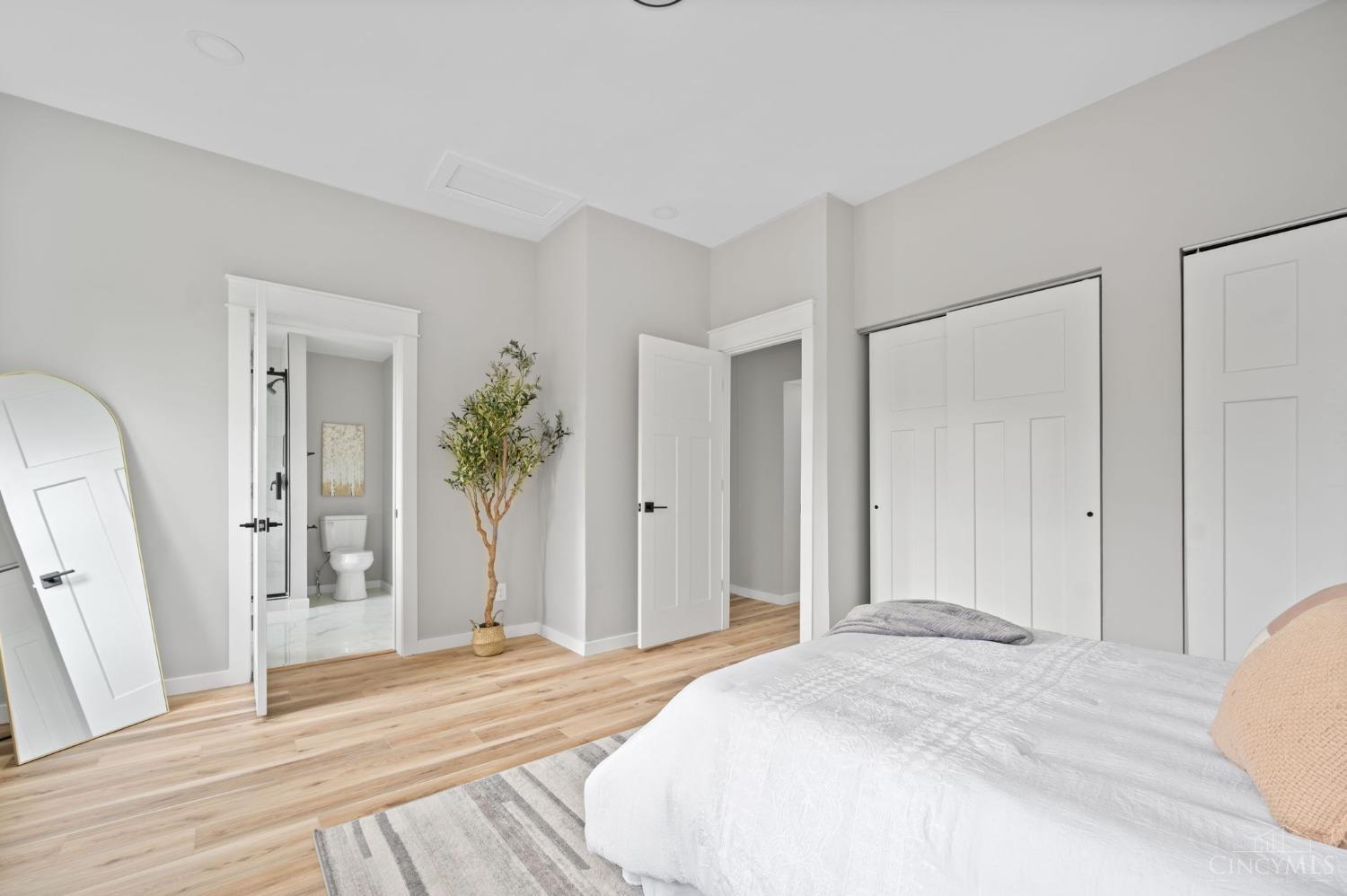 6740 Hurd Avenue, Cincinnati, Ohio image 27