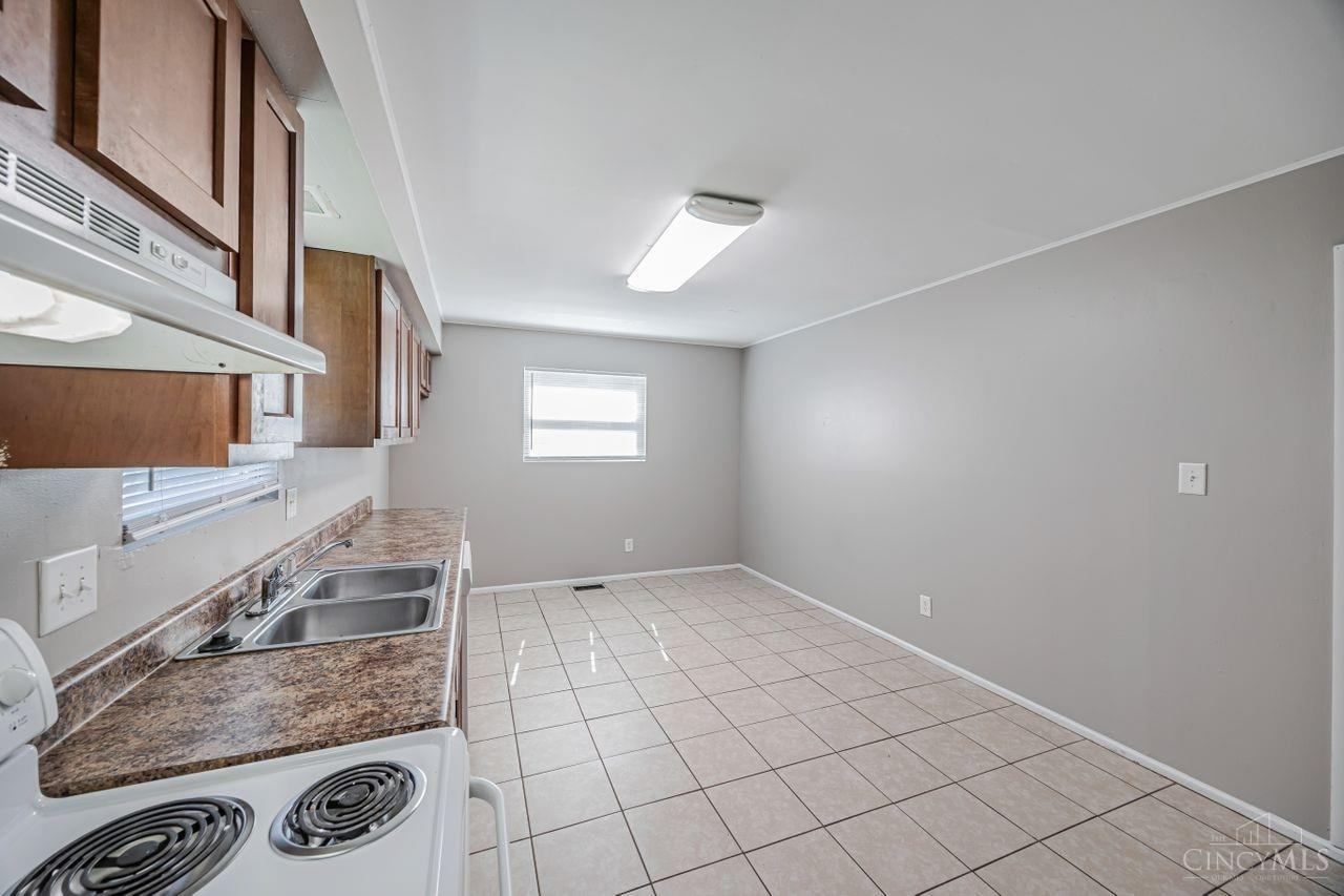 2815 Wildwood Road, Middletown, Ohio image 13