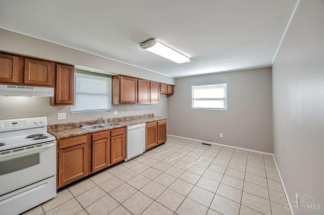 2815 Wildwood Road, Middletown, Ohio image 11