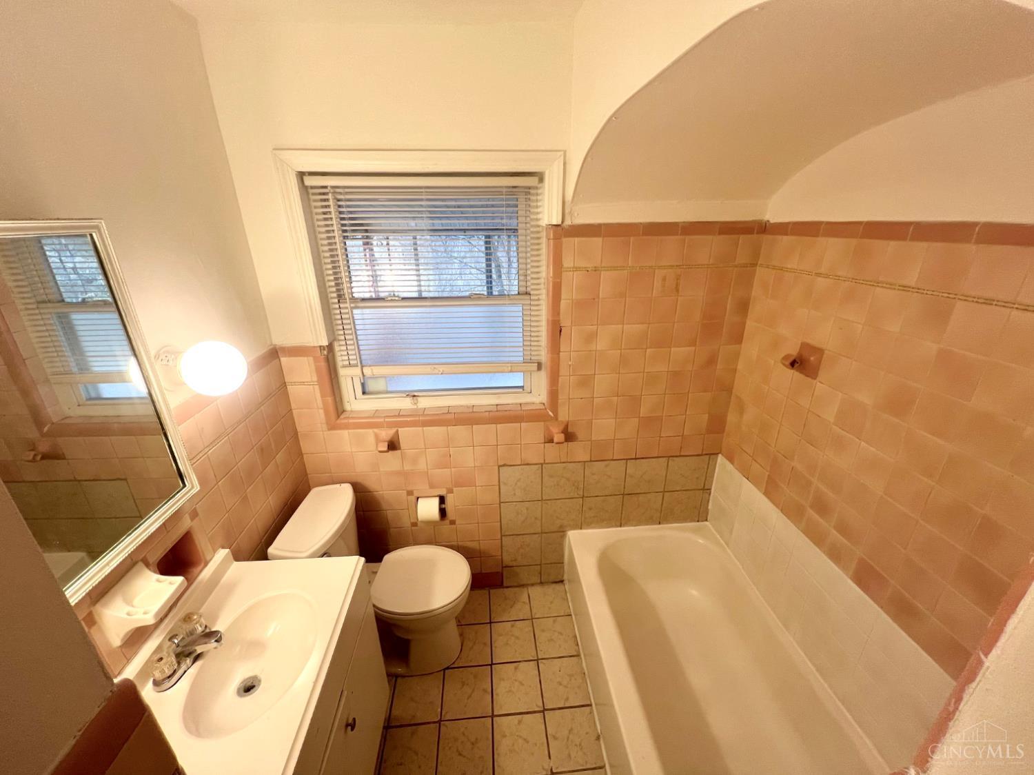 3162 Sunshine Avenue, Cincinnati, Ohio image 8
