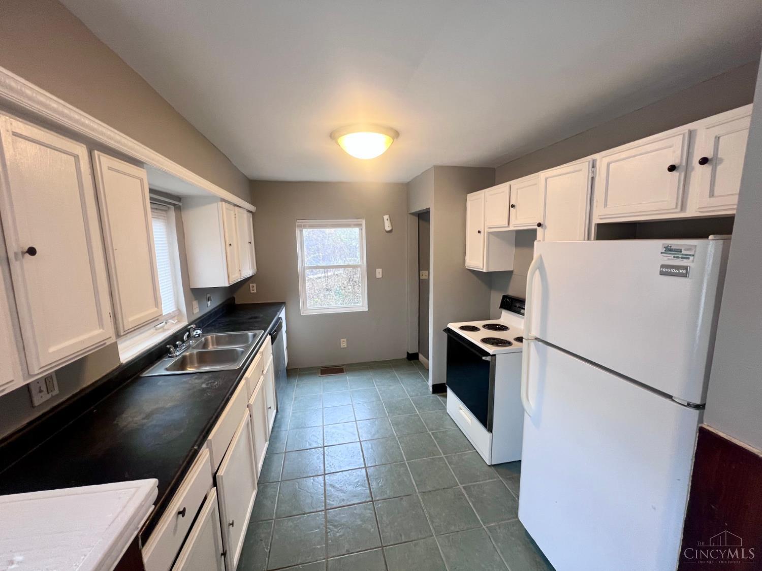 3162 Sunshine Avenue, Cincinnati, Ohio image 6