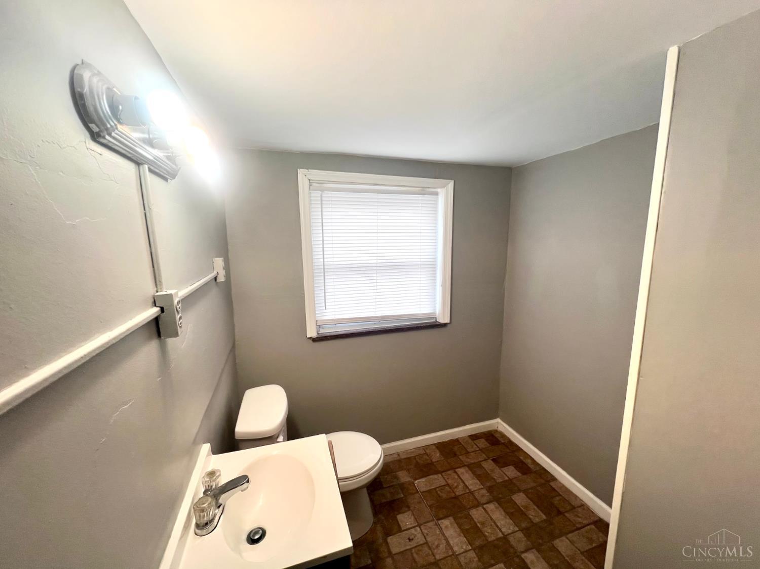 3162 Sunshine Avenue, Cincinnati, Ohio image 12