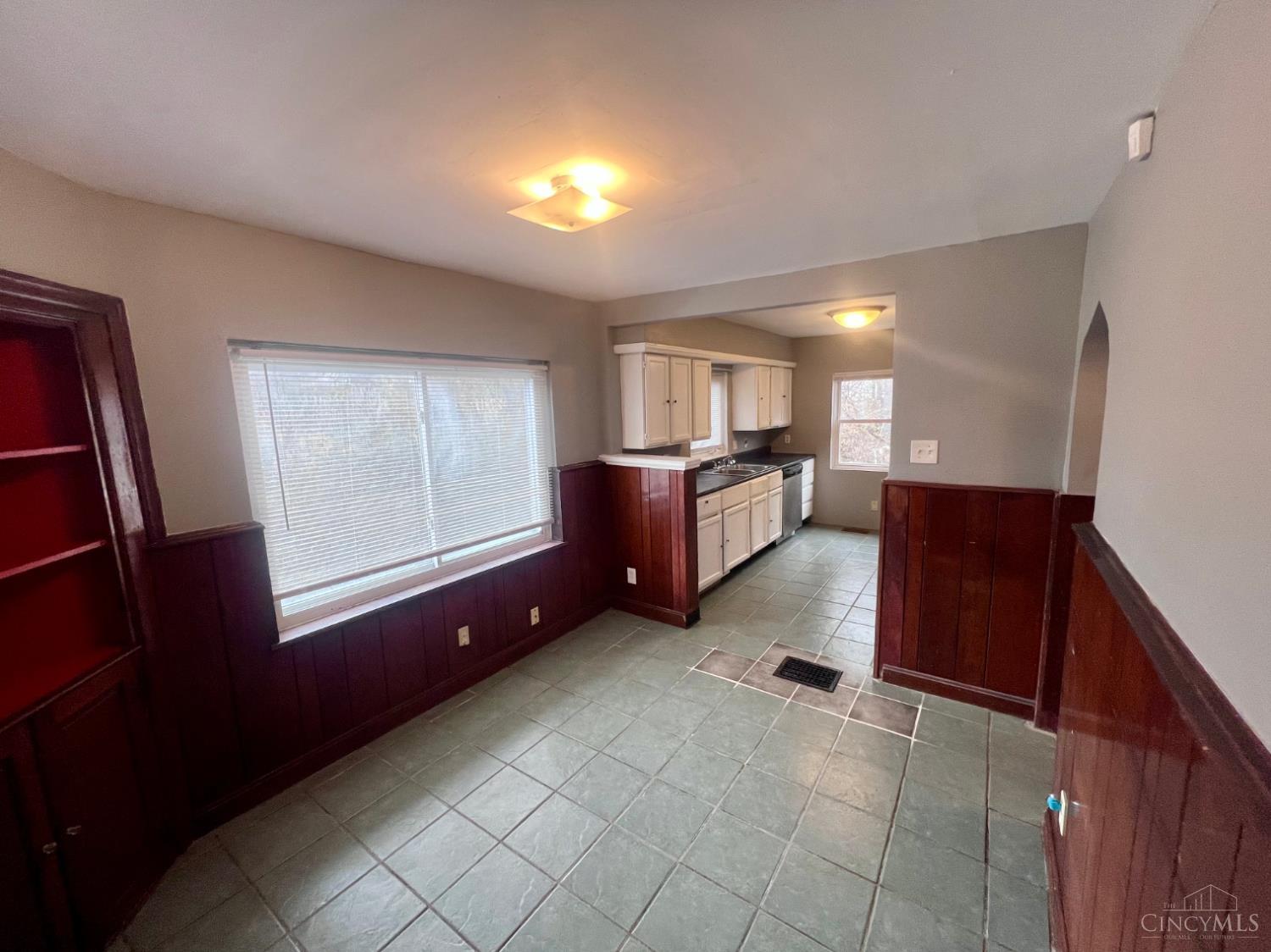 3162 Sunshine Avenue, Cincinnati, Ohio image 7