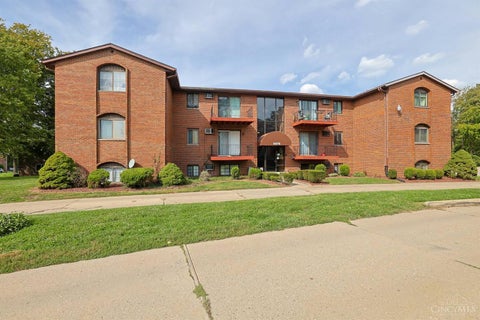 Condo For Sale - 5476 Camelot Drive #38<br/> Fairfield, OH 45014