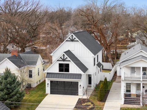Photo of 3831 Mount Vernon Ave, Cincinnati, OH 45209 (MLS # 1867039)