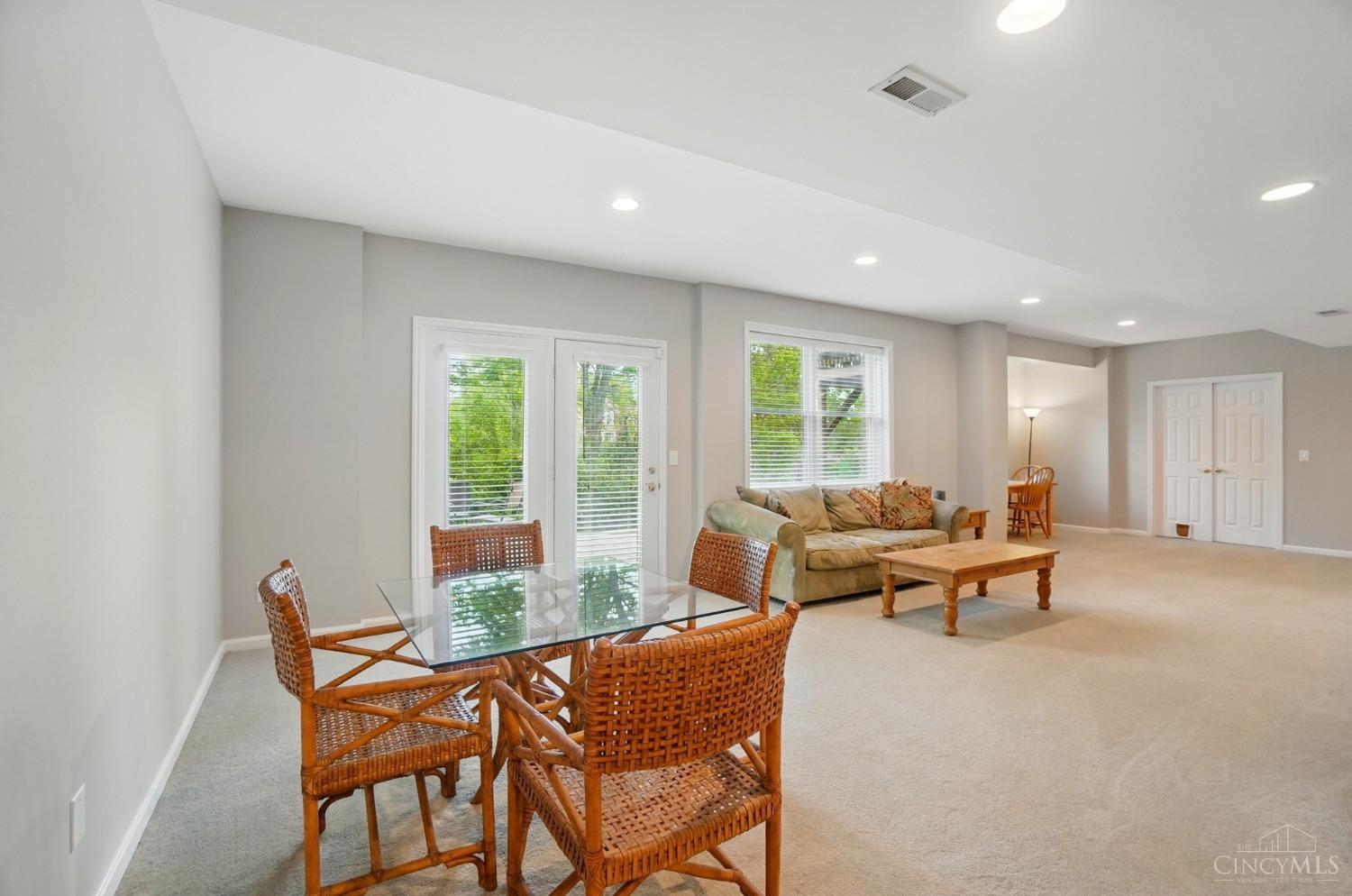 11185 Woodlands Way, Blue Ash, Ohio image 48