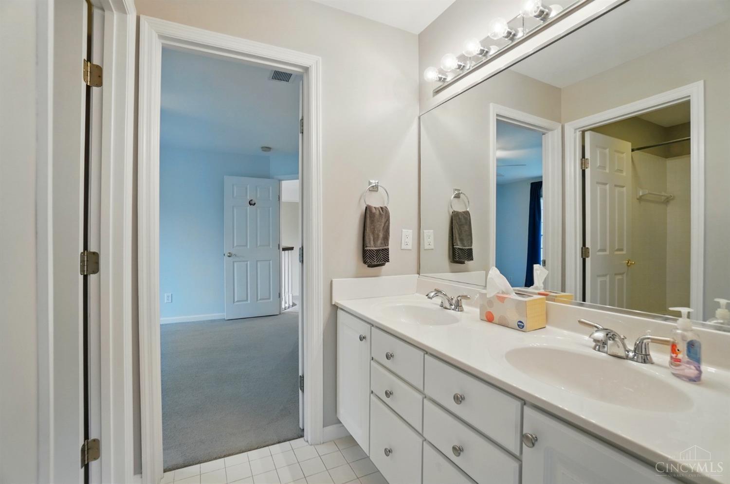 11185 Woodlands Way, Blue Ash, Ohio image 40