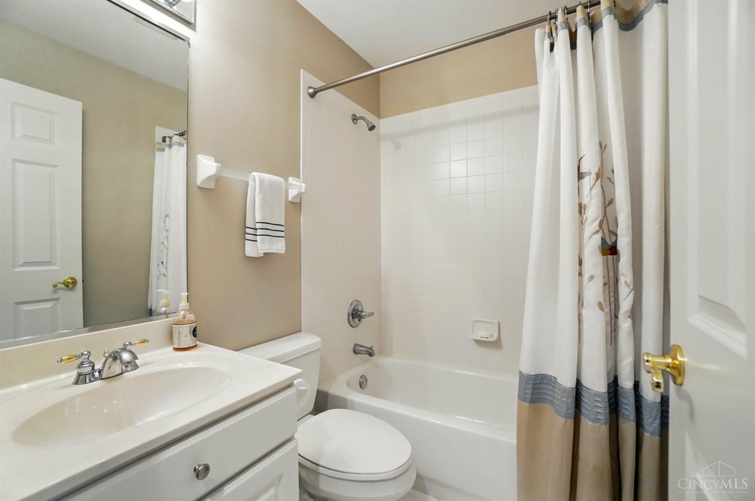 11185 Woodlands Way, Blue Ash, Ohio image 46