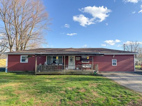 Homes For Sale - 5545 Maple Grove Avenue<br/> Blanchester, OH 45107