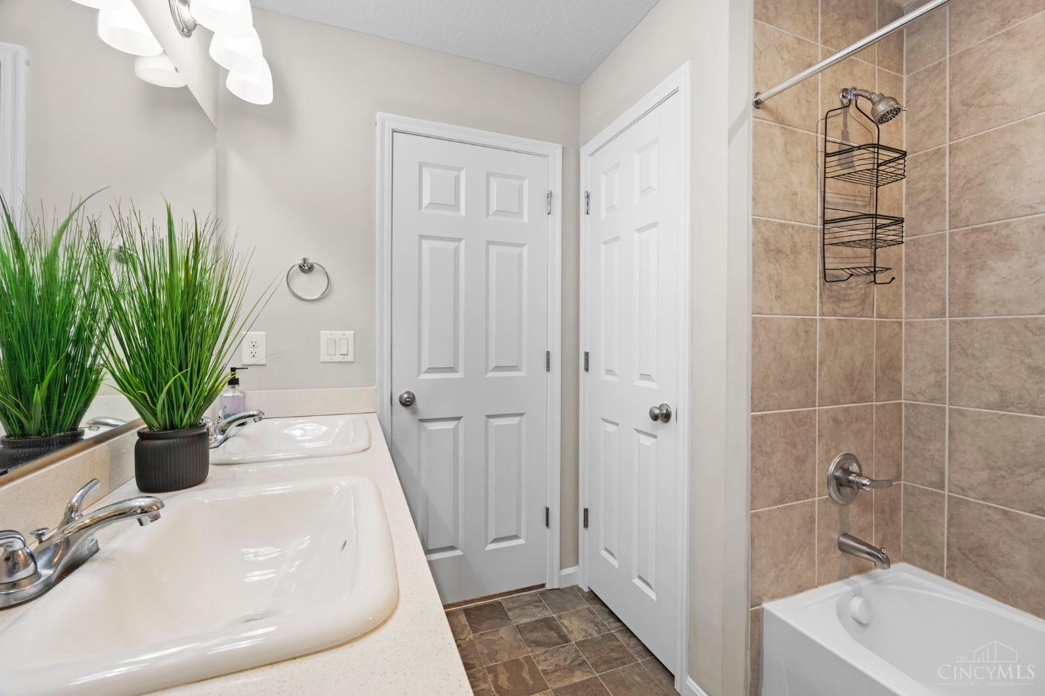 6983 Daybreak Drive, Colerain Twp, Ohio image 31
