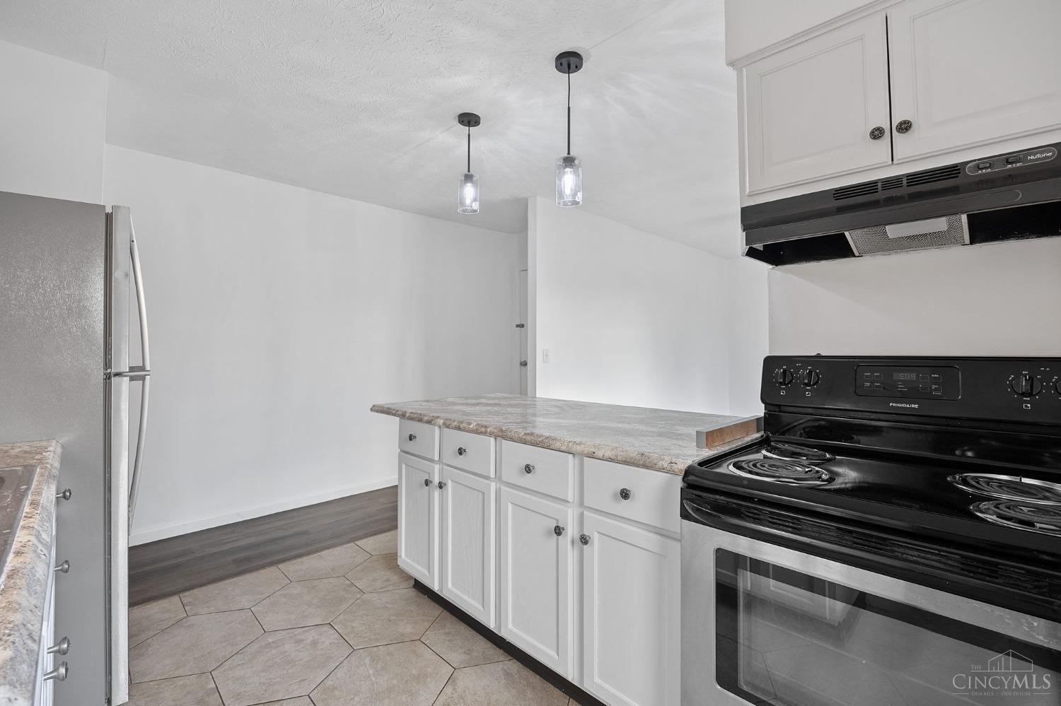 2451 Chesterhill Drive, Colerain Twp, Ohio image 15