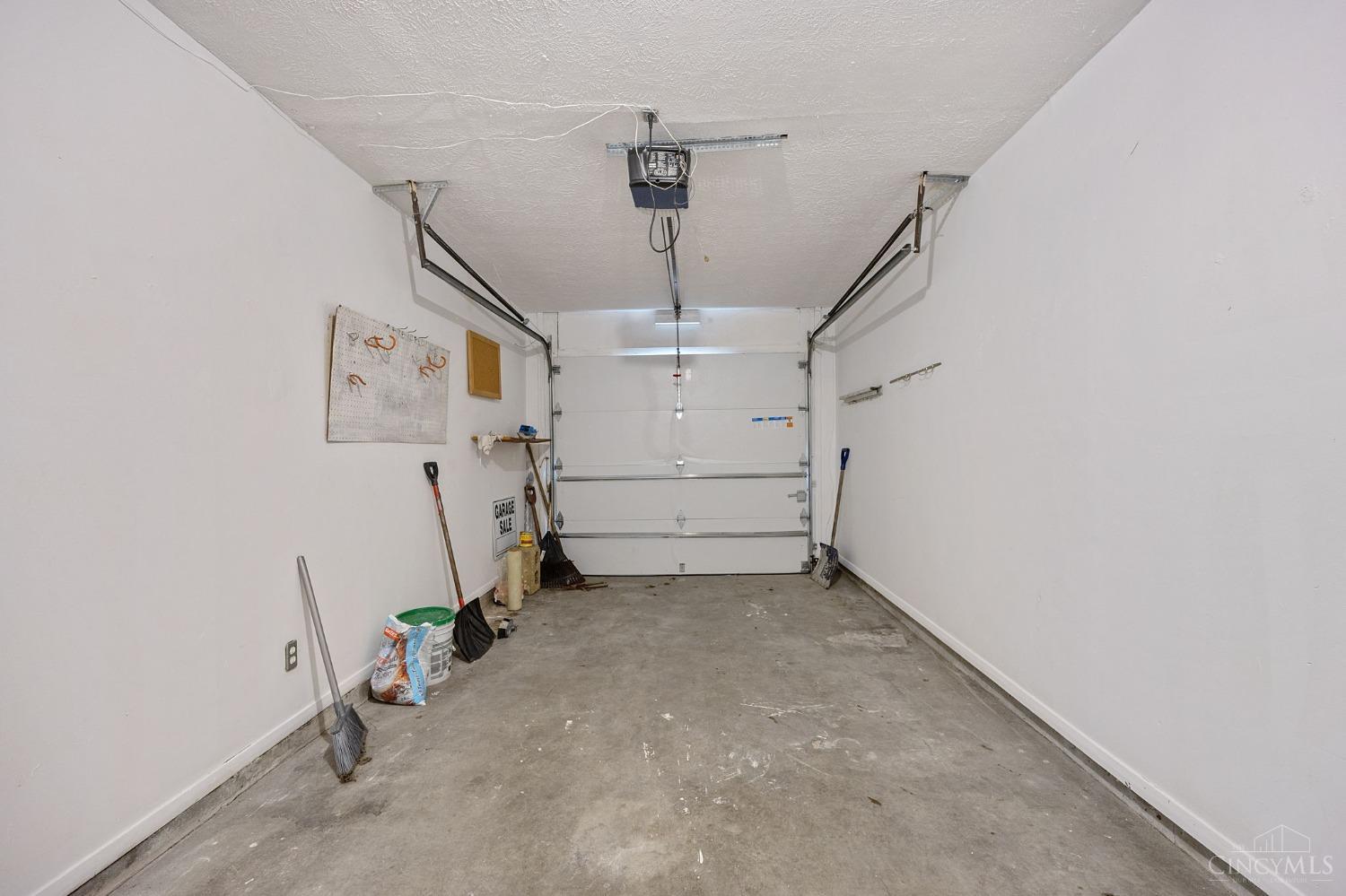 2451 Chesterhill Drive, Colerain Twp, Ohio image 30