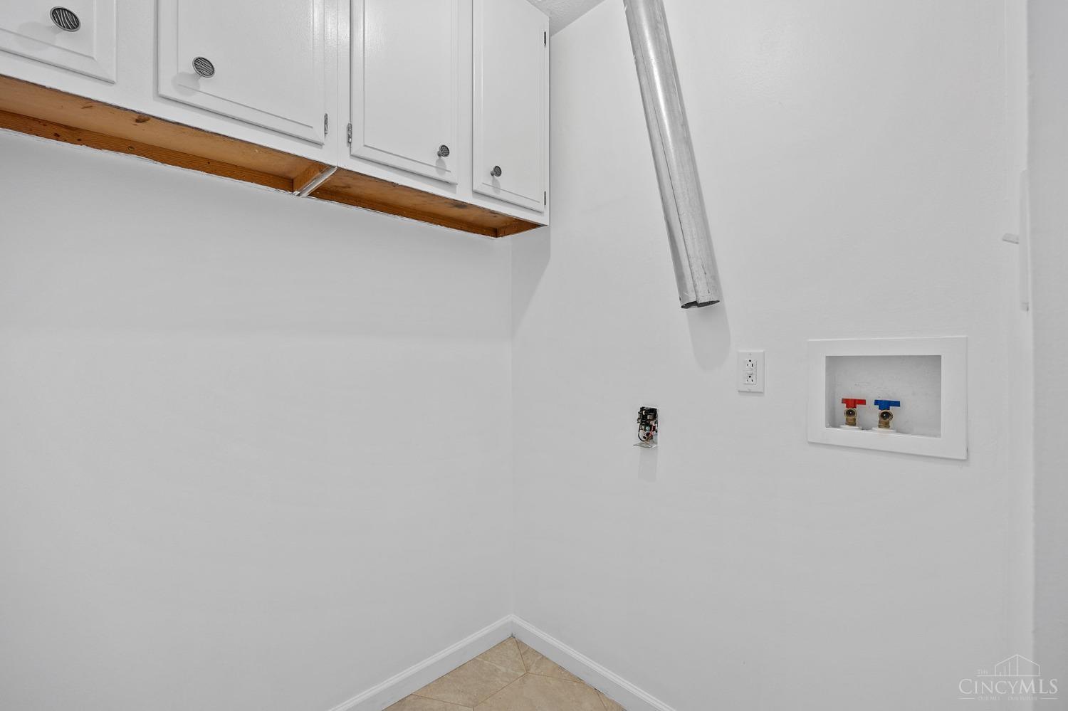 2451 Chesterhill Drive, Colerain Twp, Ohio image 32