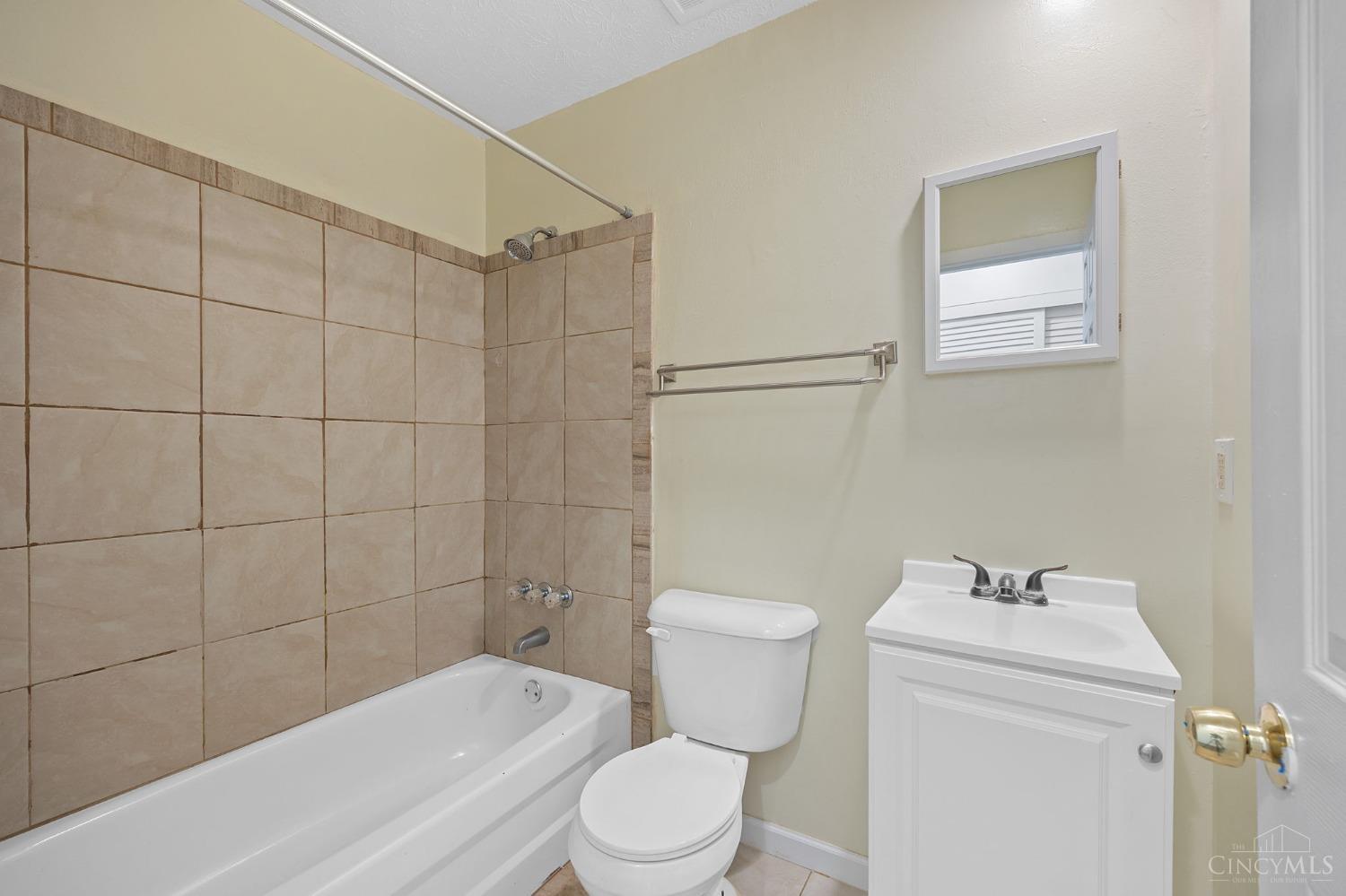 2451 Chesterhill Drive, Colerain Twp, Ohio image 27