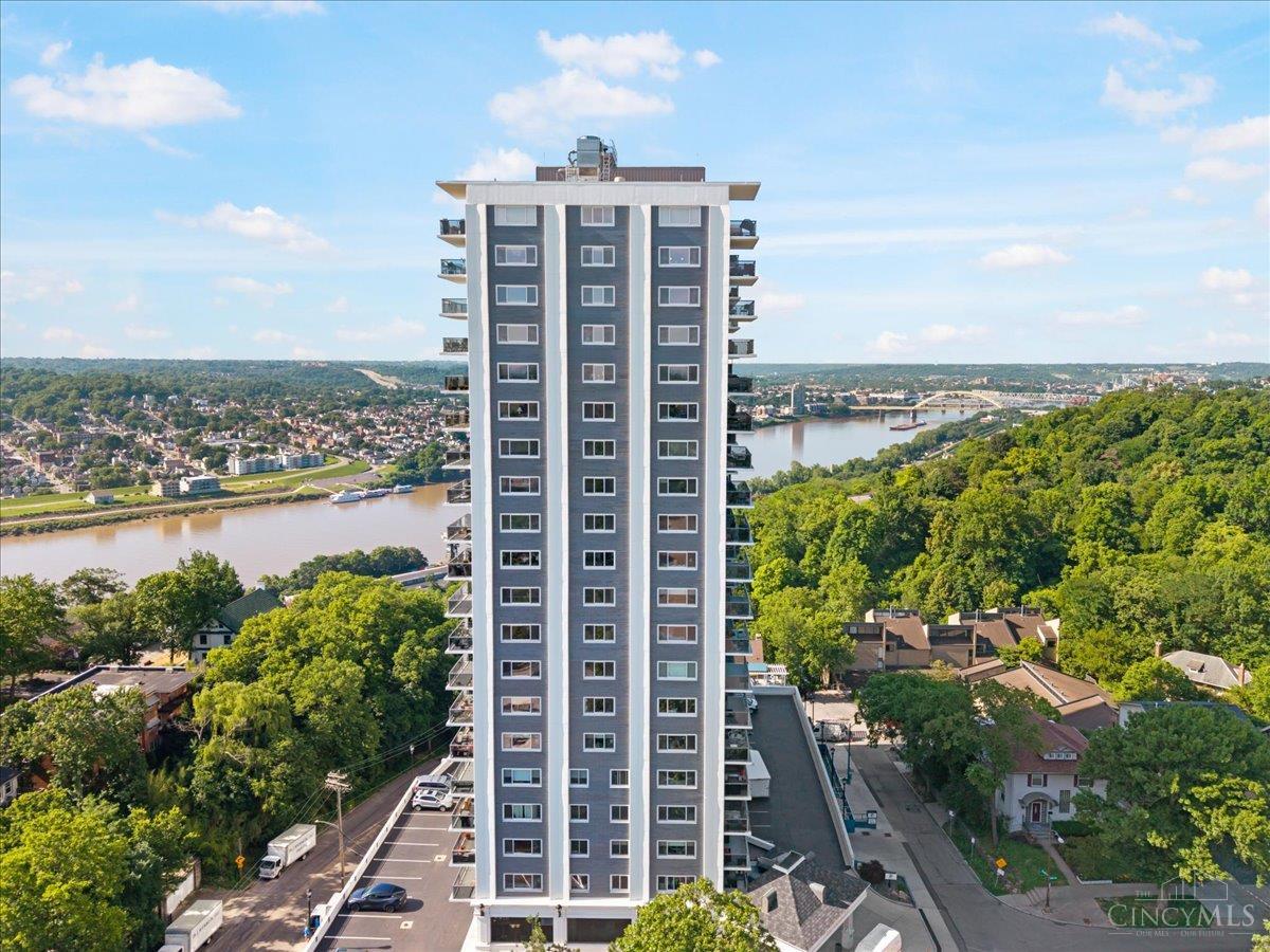 2200 Victory Parkway 2504