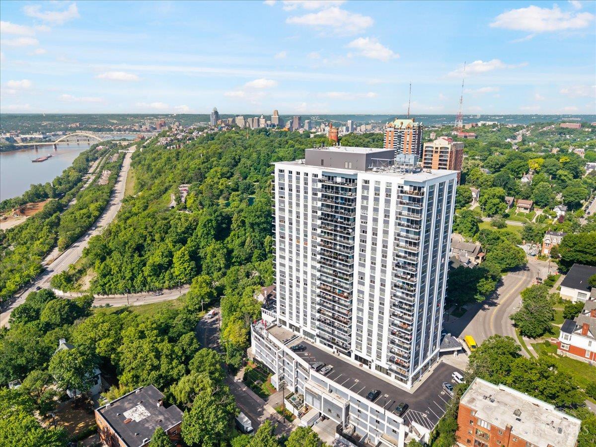 2200 Victory Parkway 2504