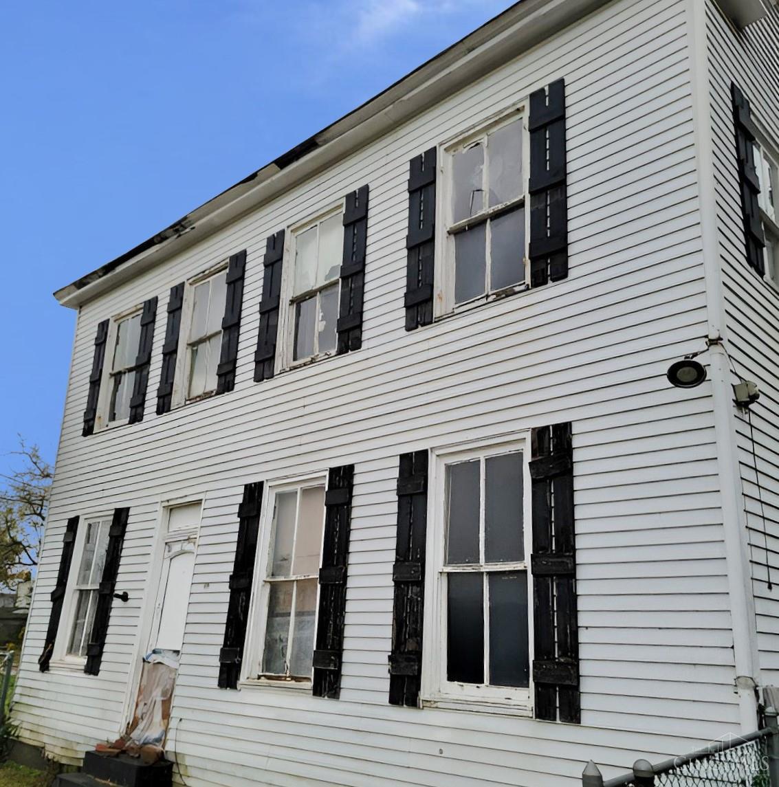 702 Washington Street