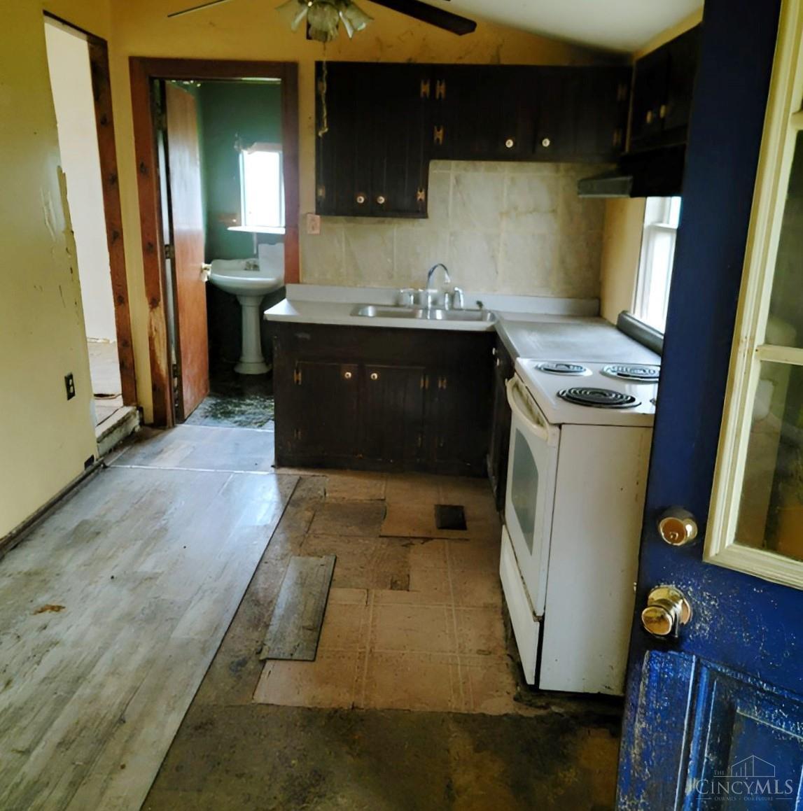 702 Washington Street