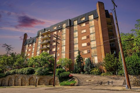 Photo of 880 Rue De La Paix #T24, Cincinnati, OH 45220 (MLS # 1879302)