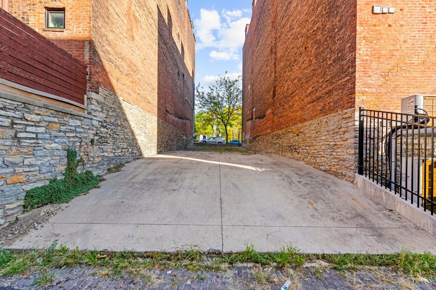 553 E Thirteenth Street, Cincinnati, Ohio image 9
