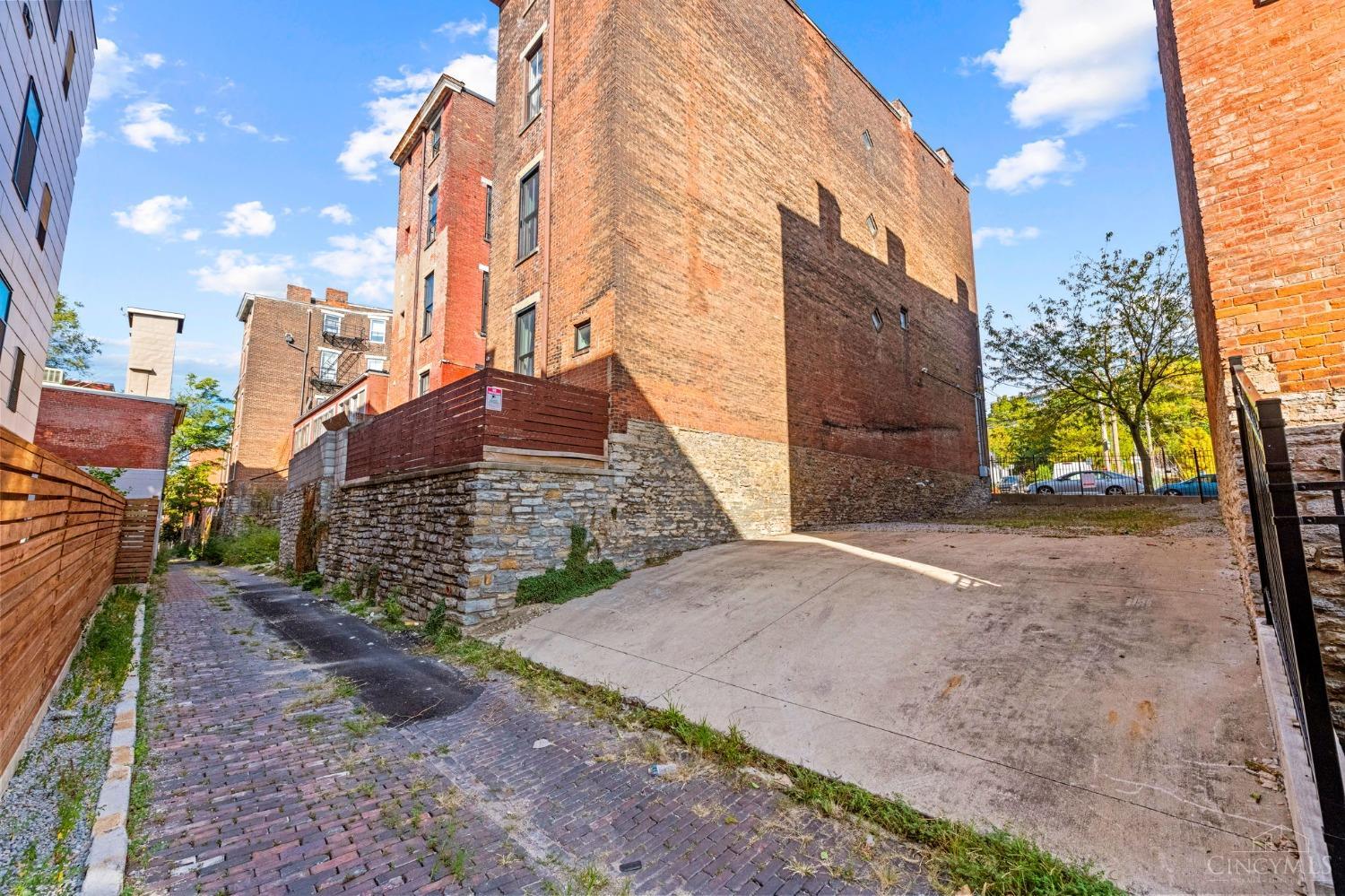 553 E Thirteenth Street, Cincinnati, Ohio image 10