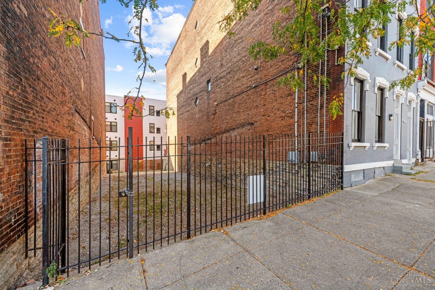 553 E Thirteenth Street, Cincinnati, Ohio image 6