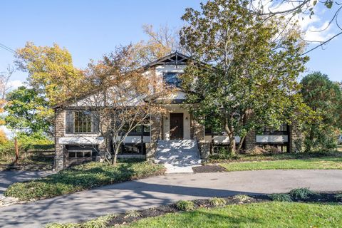 Photo of 3546 Herschel View Place, Cincinnati, OH 45208 (MLS # 1860369)